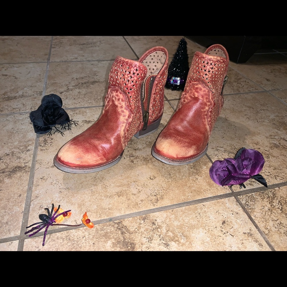Circle G Booties, Reddish, size 9, slightly worn